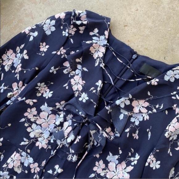 NEW INTERMIX Revolve Navy Blue White Silk Lace Up Ruffle Shorts Floral Romper 4 - Picture 7 of 9